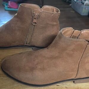 Cat & Jack Girl’s Tan Boots Size 12